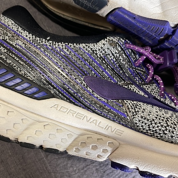 Brooks Adrenaline 19 Loft Running Shoes Sz 9 Gray/ Purple Excellent Condition - Picture 6 of 7